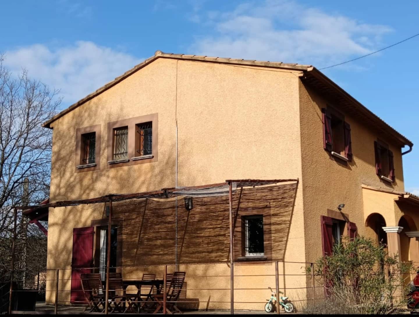 Jolie maison dans les pins mornas Maison familiale avec jardin clôturé et terrasse à Mornas