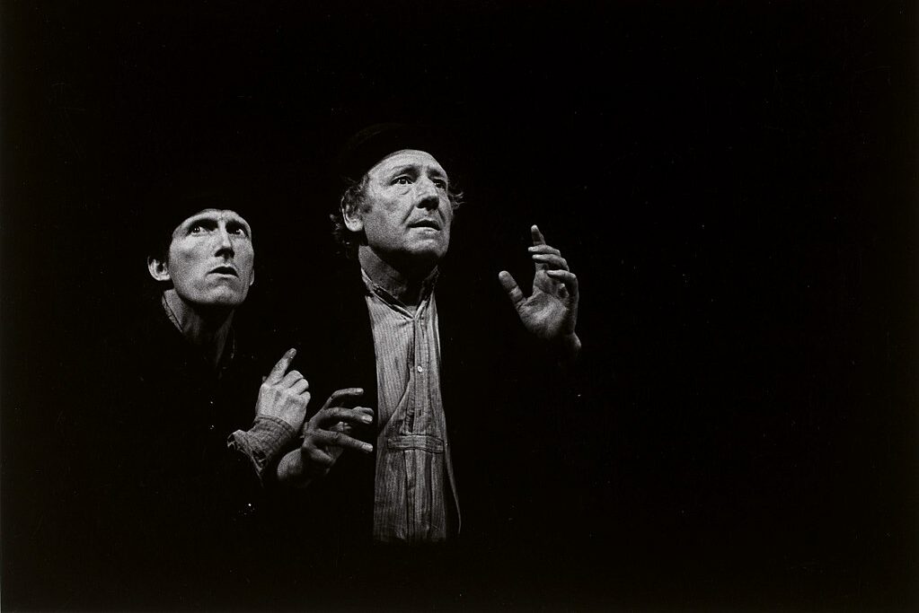 En_attendant_Godot,_Festival_d'Avignon,_1978_f22 En attendant Godot 1978. Rufus (Estragon) et Georges Wilson (Vladimir) / photographies de Fernand Michaud.