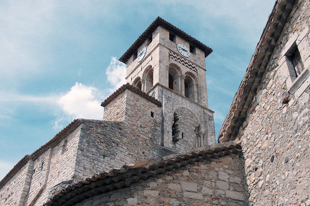 Ruoms Vue de l'église Saint-Pierre-aux-liens de Ruoms, Ardèche, Rhône-Alpes, France.